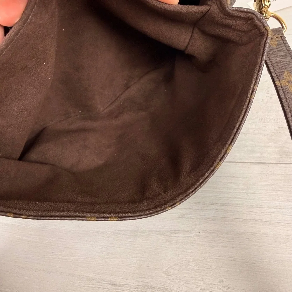 Louis Vuitton Pochette Metis Brown Monogram Canvas Crossbody Satchel Classic